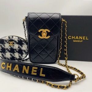 Chanel Beauty (Gwp)🎁 
Black and Gold Quilted Purse & Coin bag 💗